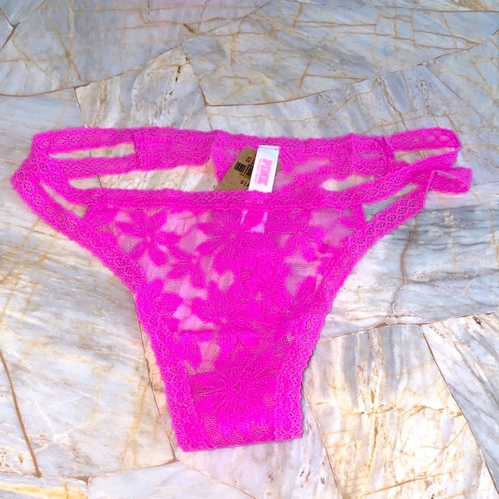 PINK Victoria’s Secret Lace Thong PINK
WEAR EVERYWHERE PANTY Pink Berry Small